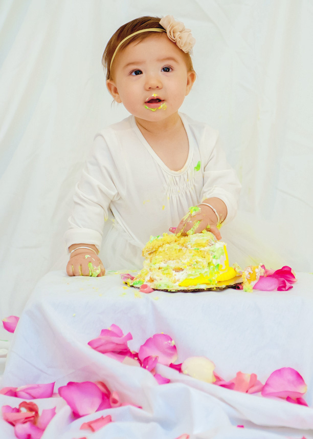 family-lifestyle-photographer-cake-smash-one-year-old-lisa-jakeanddannie-7