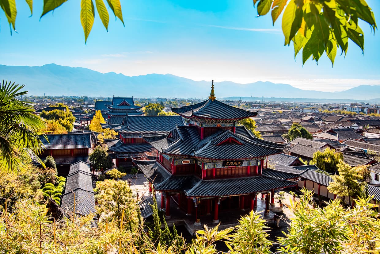 The view of Mufu Palace and the Lijiang, Old Town from higher up.