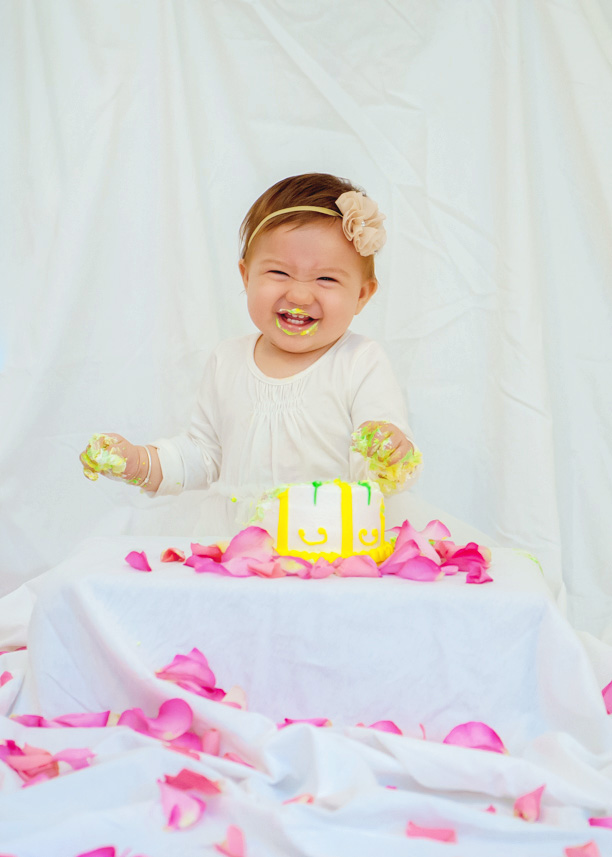 family-lifestyle-photographer-cake-smash-one-year-old-lisa-jakeanddannie-5