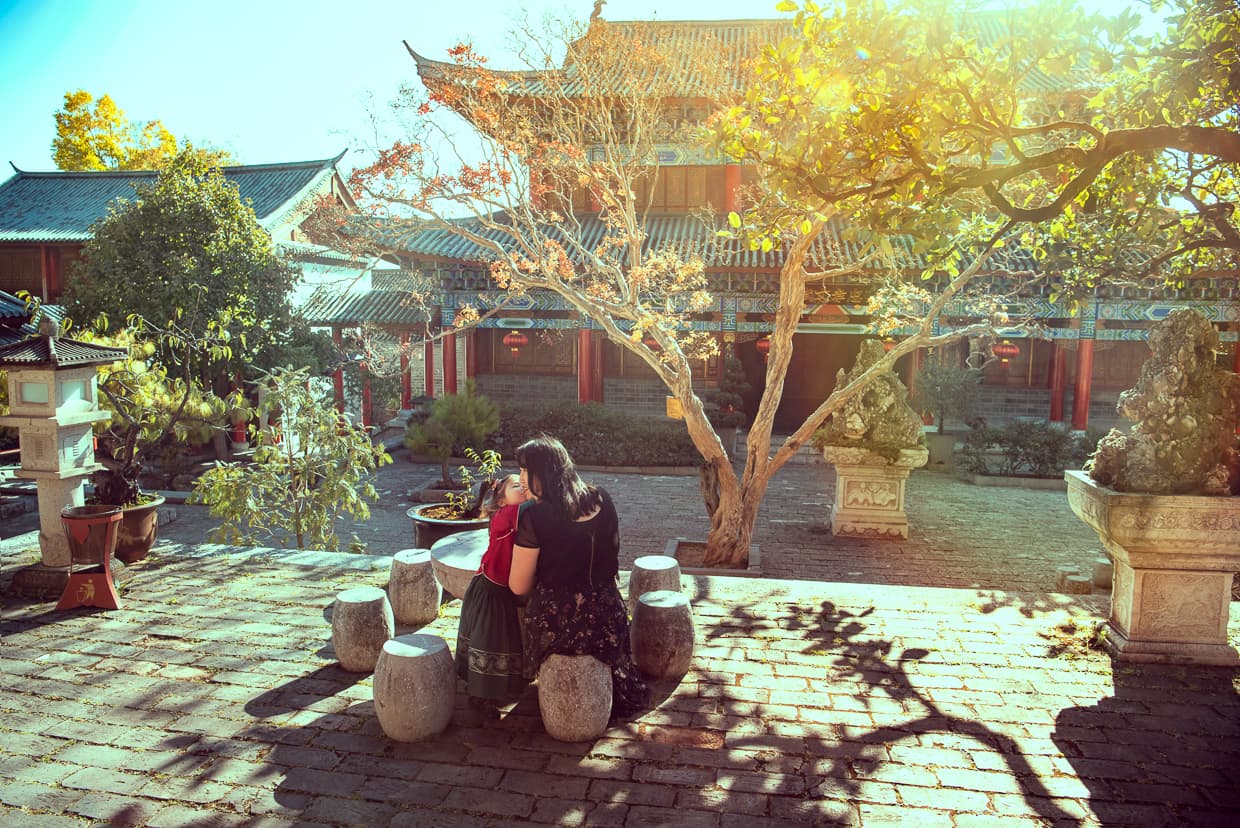 Enjoying an October visit to Lijiang's Mufu Palace.
