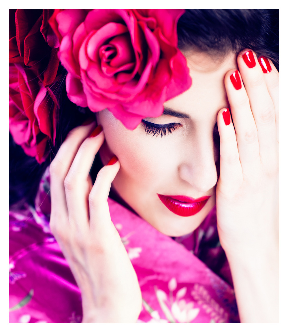 Geisha Halloween costume with flowers and red nails and lipstick