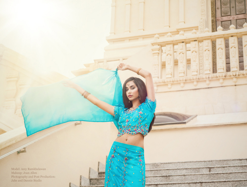 Love the way the sun shines through the scarf in this Indian style glamour photo session